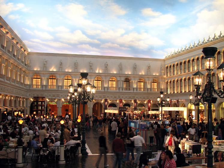 St-Marks-Square-in-Venetian-7540