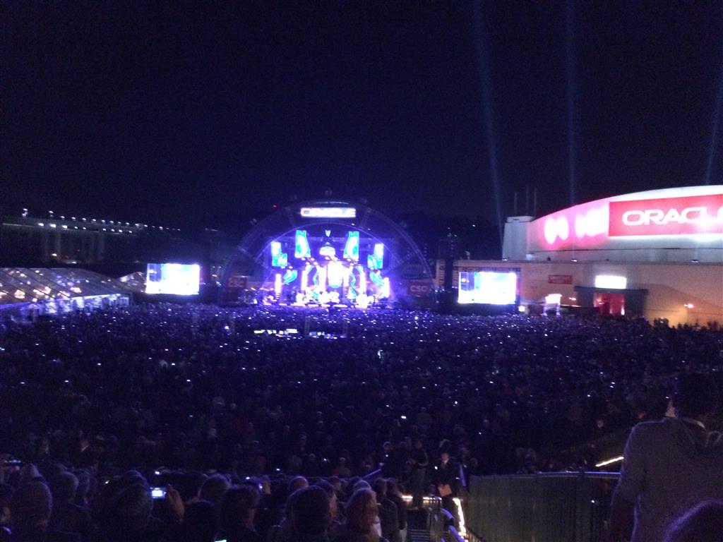 oracle open world maroon 5 (Medium)